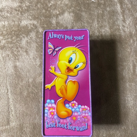 Vintage Tweety Bird Tin Chest Bank With Lock & keys - Picture 3 of 16